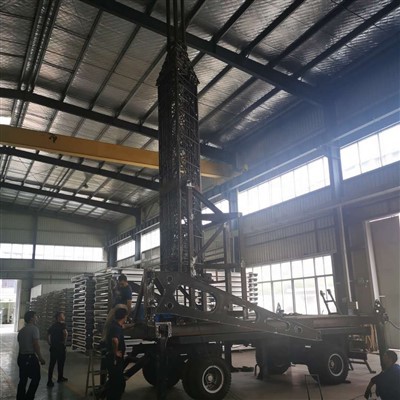 Pòtab selil sou wou mobil trelè gwo kay won